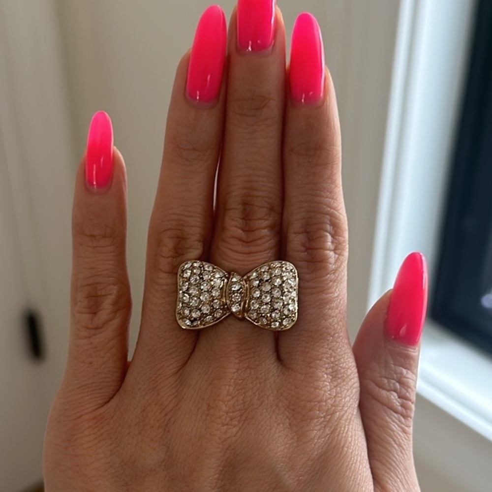 Rhinestone bow ring